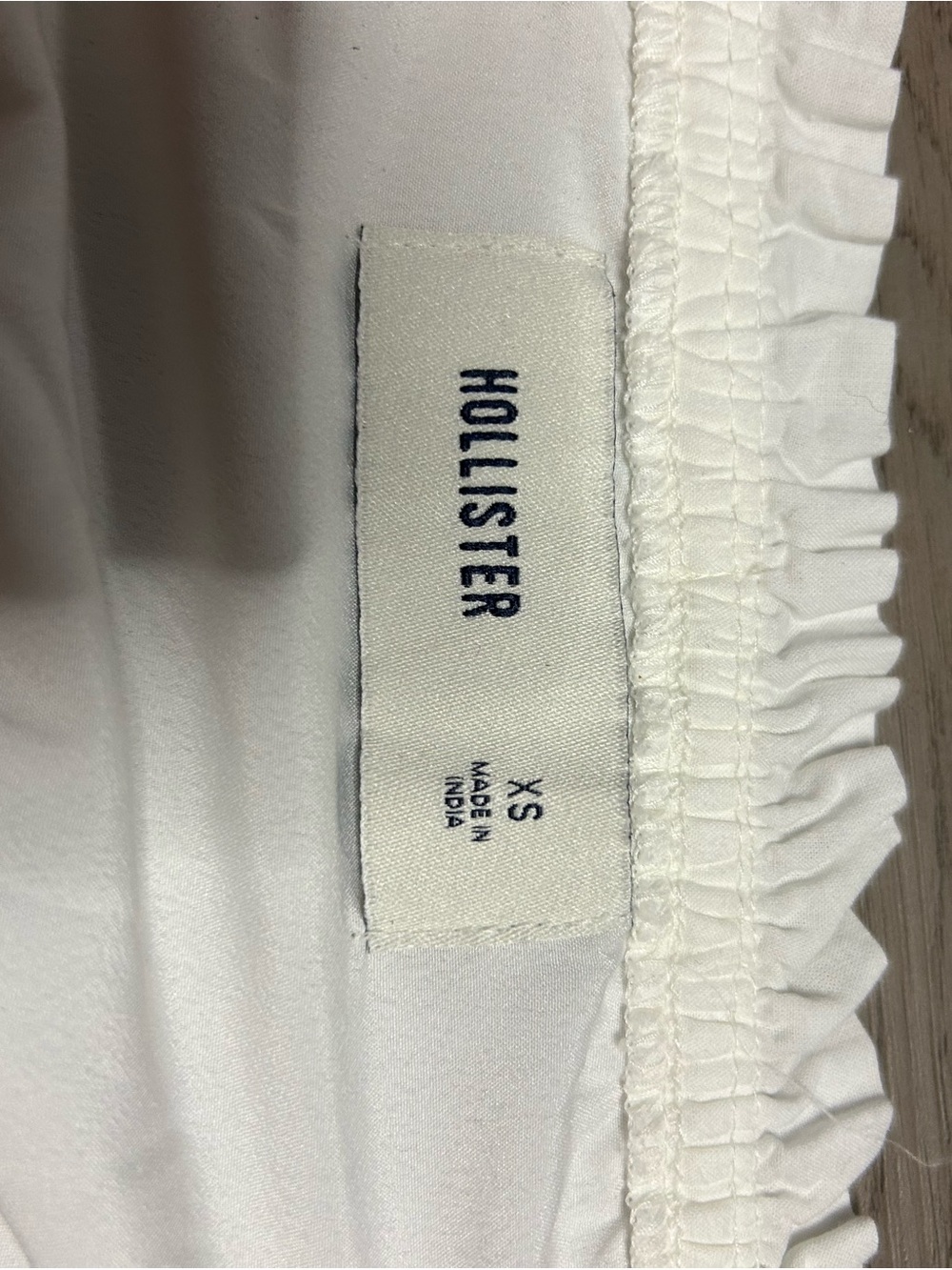 Hollister White Ruched Ruffle Crop Top – Size XS - Picture 4 of 4
